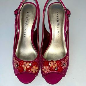 Karen Scott Slingback Pumps Peep Toe 9 Flower Rhinestone Branca Pink Raffia